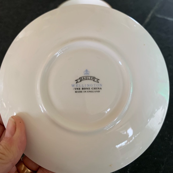 SADLER WELLINGTON Poinsettia Tea Cup and Saucer - Picture 4 of 7